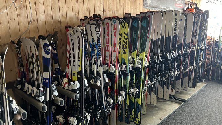 Půčjovna lyžařského a snowboardového vybavení